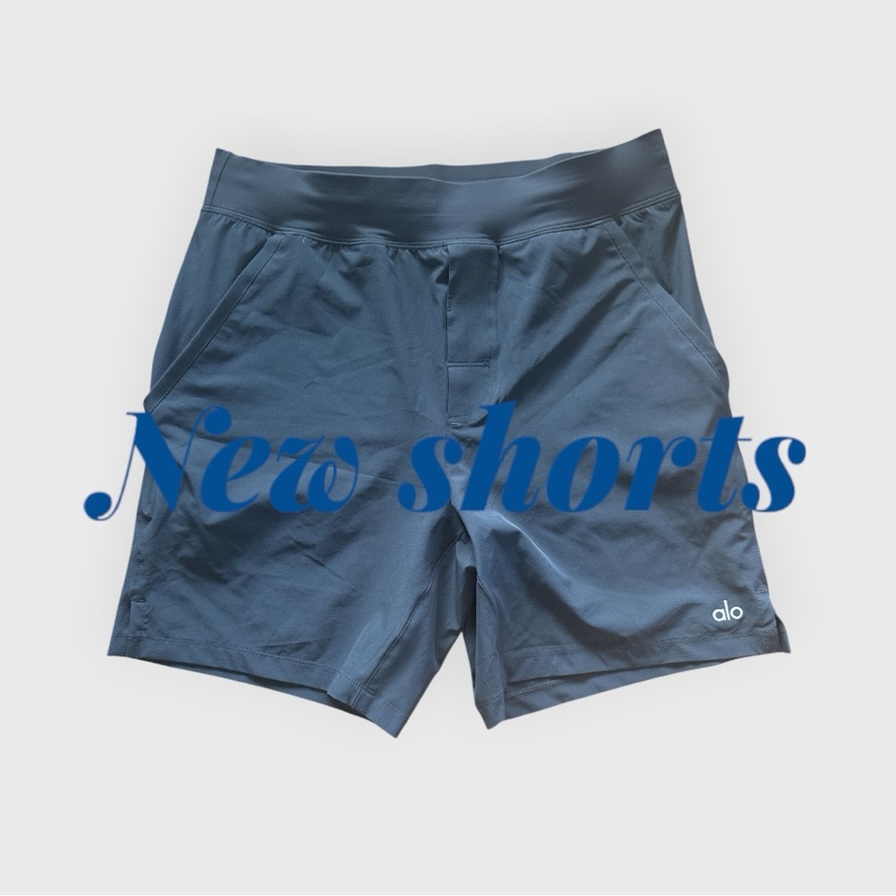 ALO Yoga Men's Dark Gray Athletic Shorts